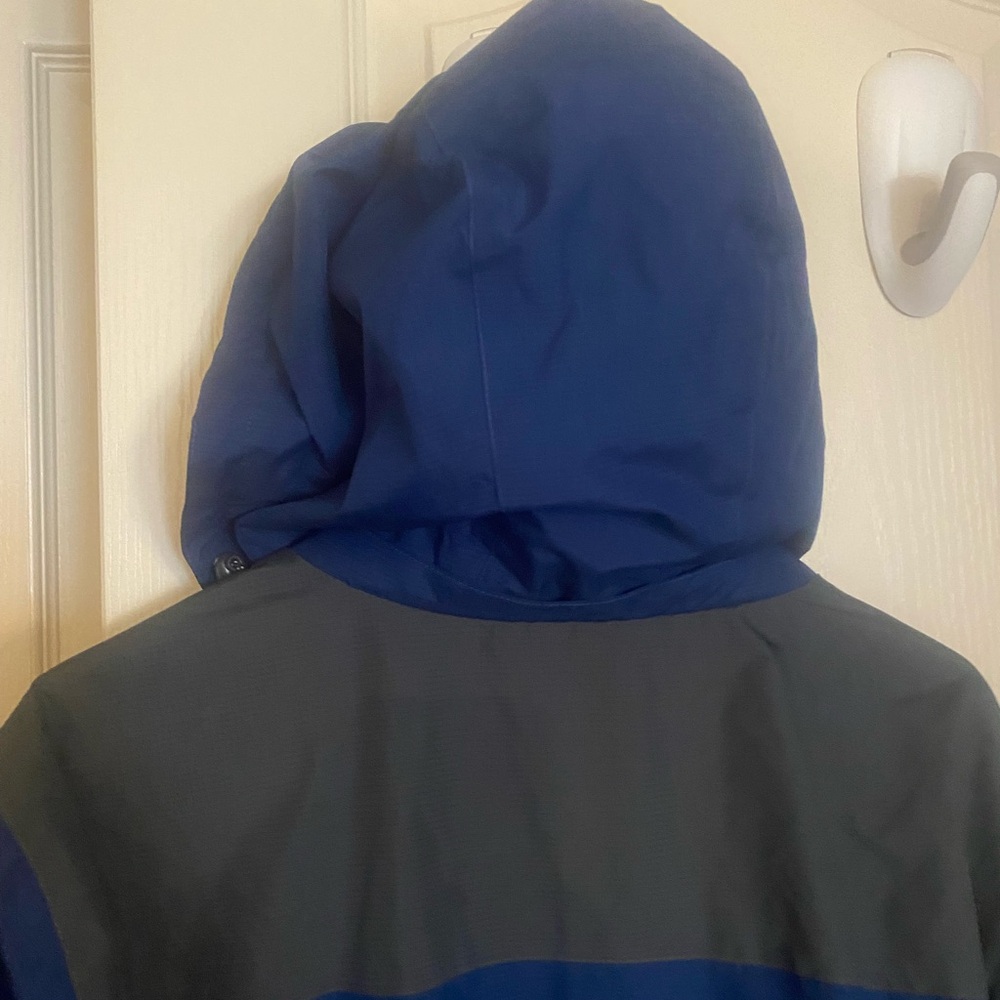 Small Swiss Tech Jacket - Picture 2 of 7